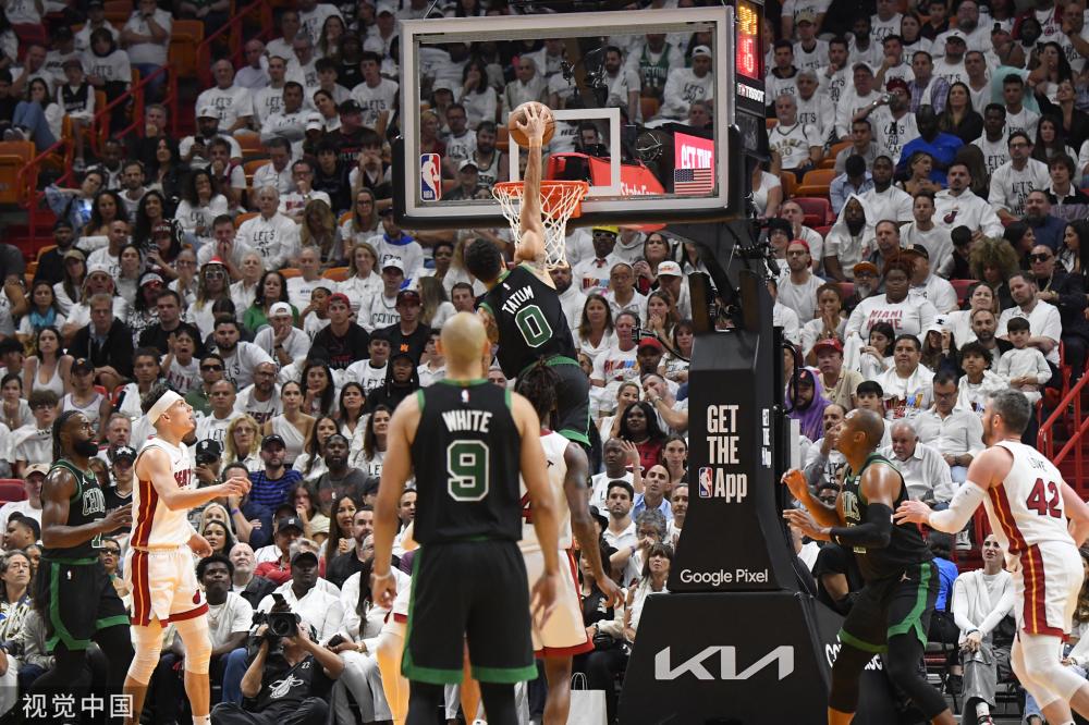 同时凭借出 同时凭借出