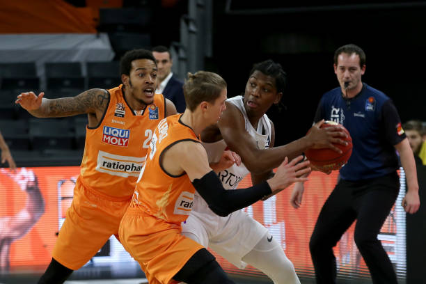 在加盟曼联 在加盟曼联